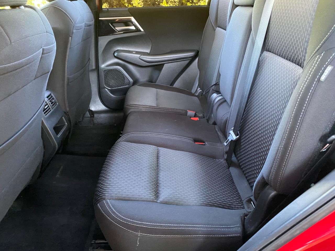 Mitsubishi Outlander ES FWD 2024