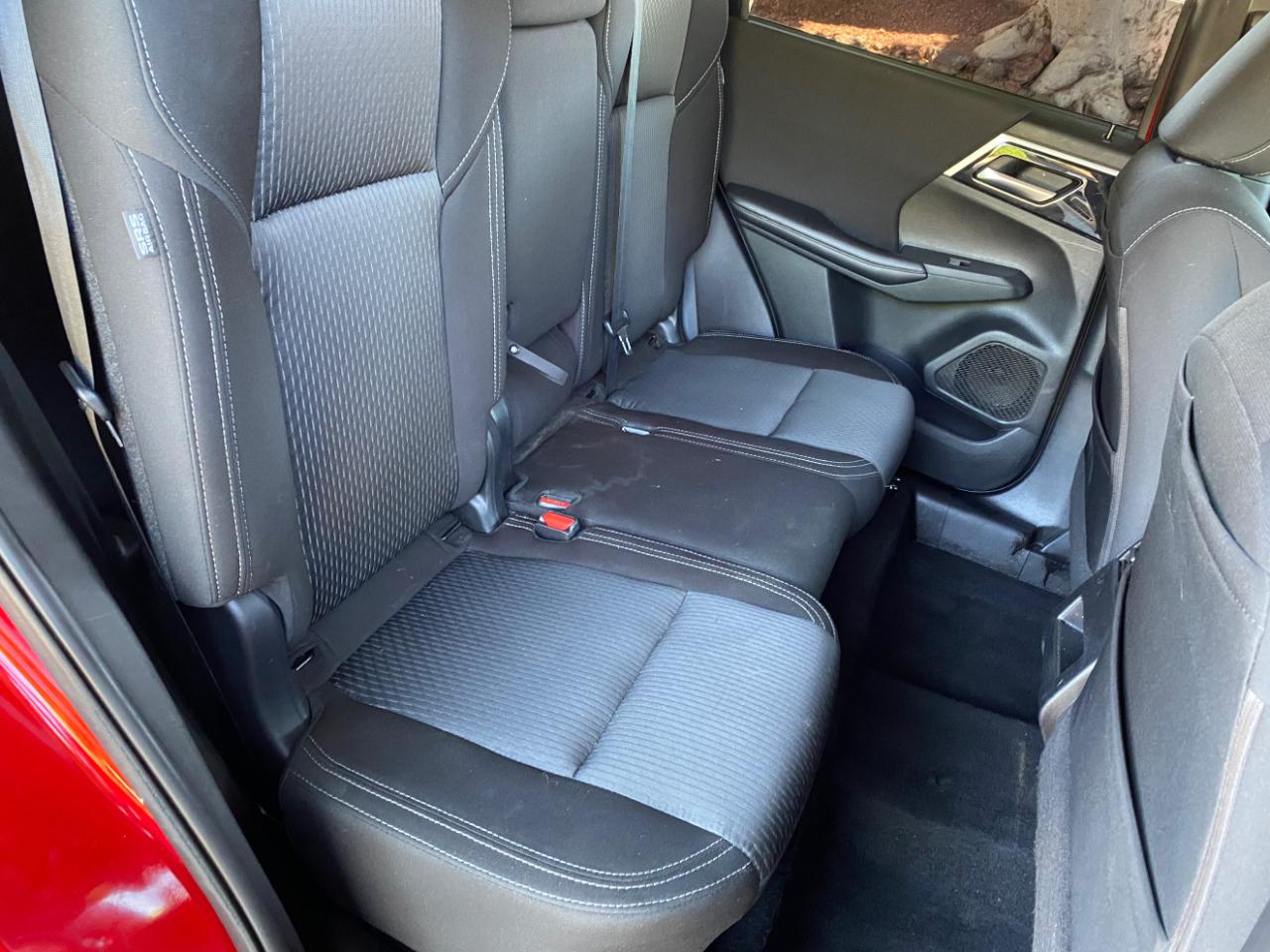 Mitsubishi Outlander ES FWD 2024