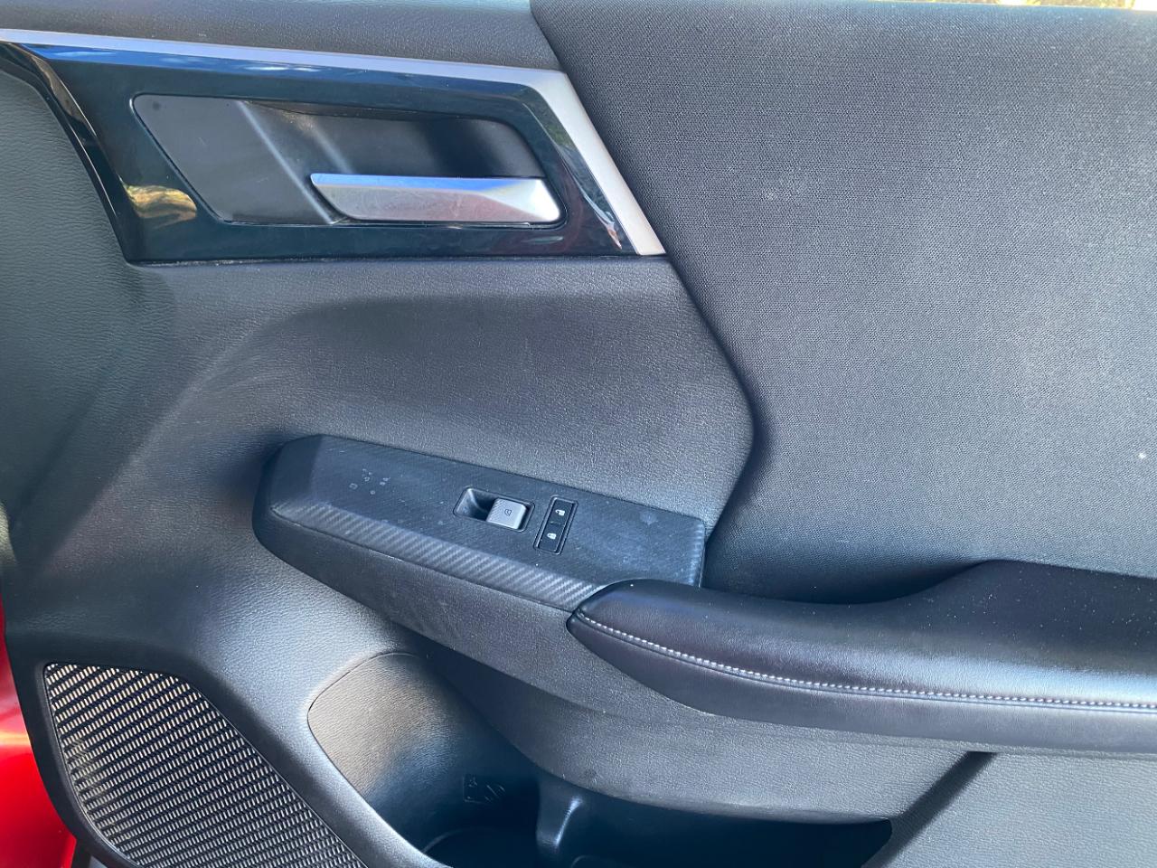 Mitsubishi Outlander ES FWD 2024