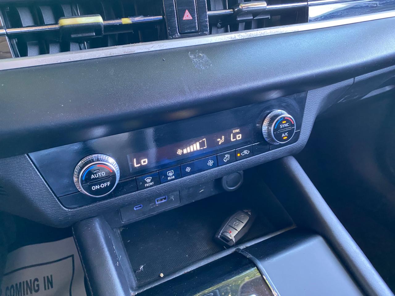 Mitsubishi Outlander ES FWD 2024