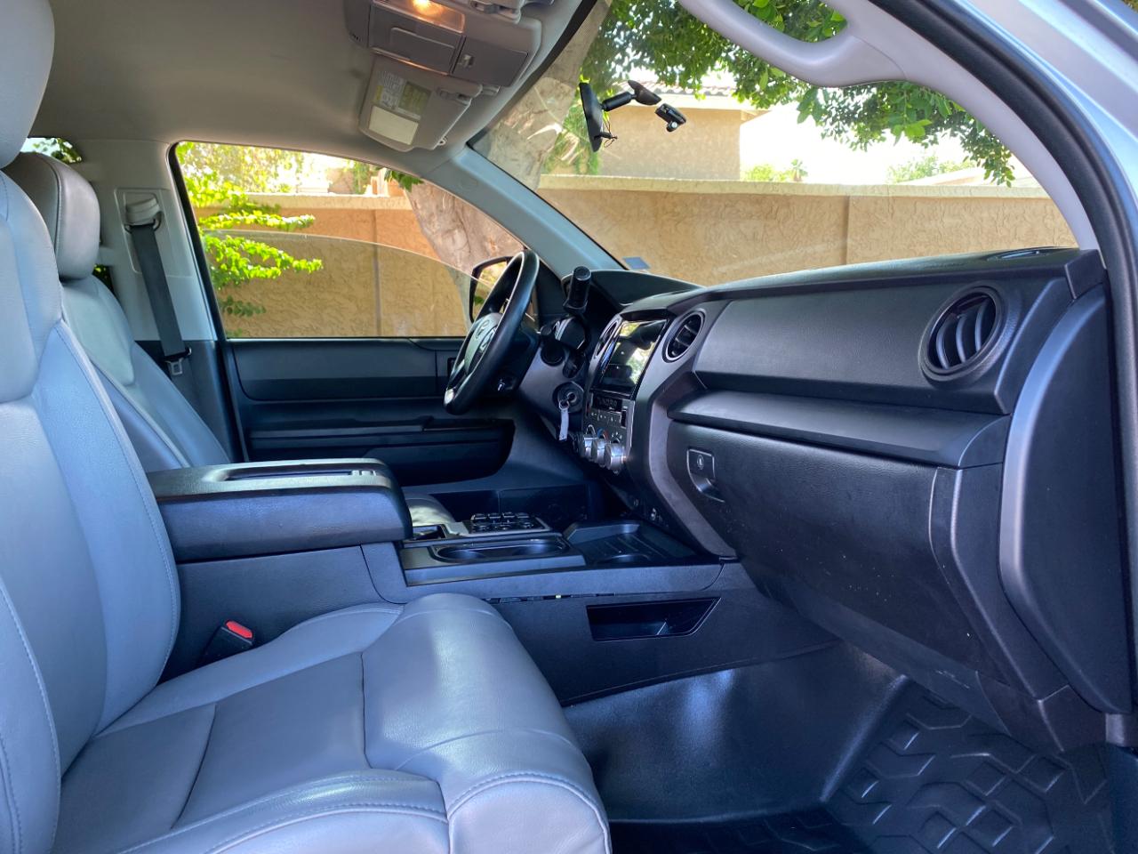 Toyota Tundra 4WD Truck Double Cab 4.6L V8 6-Spd AT SR5 (Natl) 2014