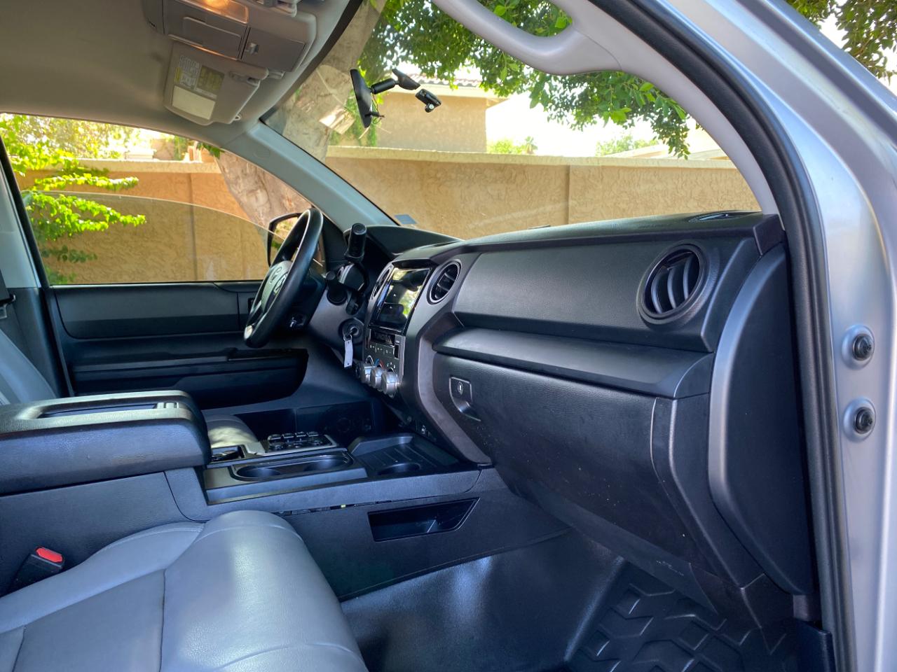 Toyota Tundra 4WD Truck Double Cab 4.6L V8 6-Spd AT SR5 (Natl) 2014