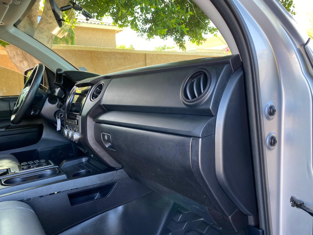 Toyota Tundra 4WD Truck Double Cab 4.6L V8 6-Spd AT SR5 (Natl) 2014