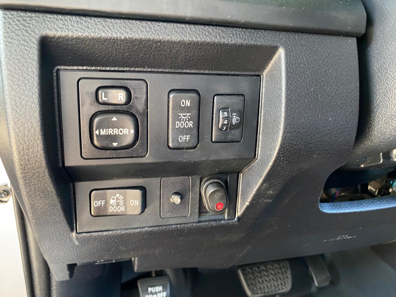 Toyota Tundra 4WD Truck Double Cab 4.6L V8 6-Spd AT SR5 (Natl) 2014