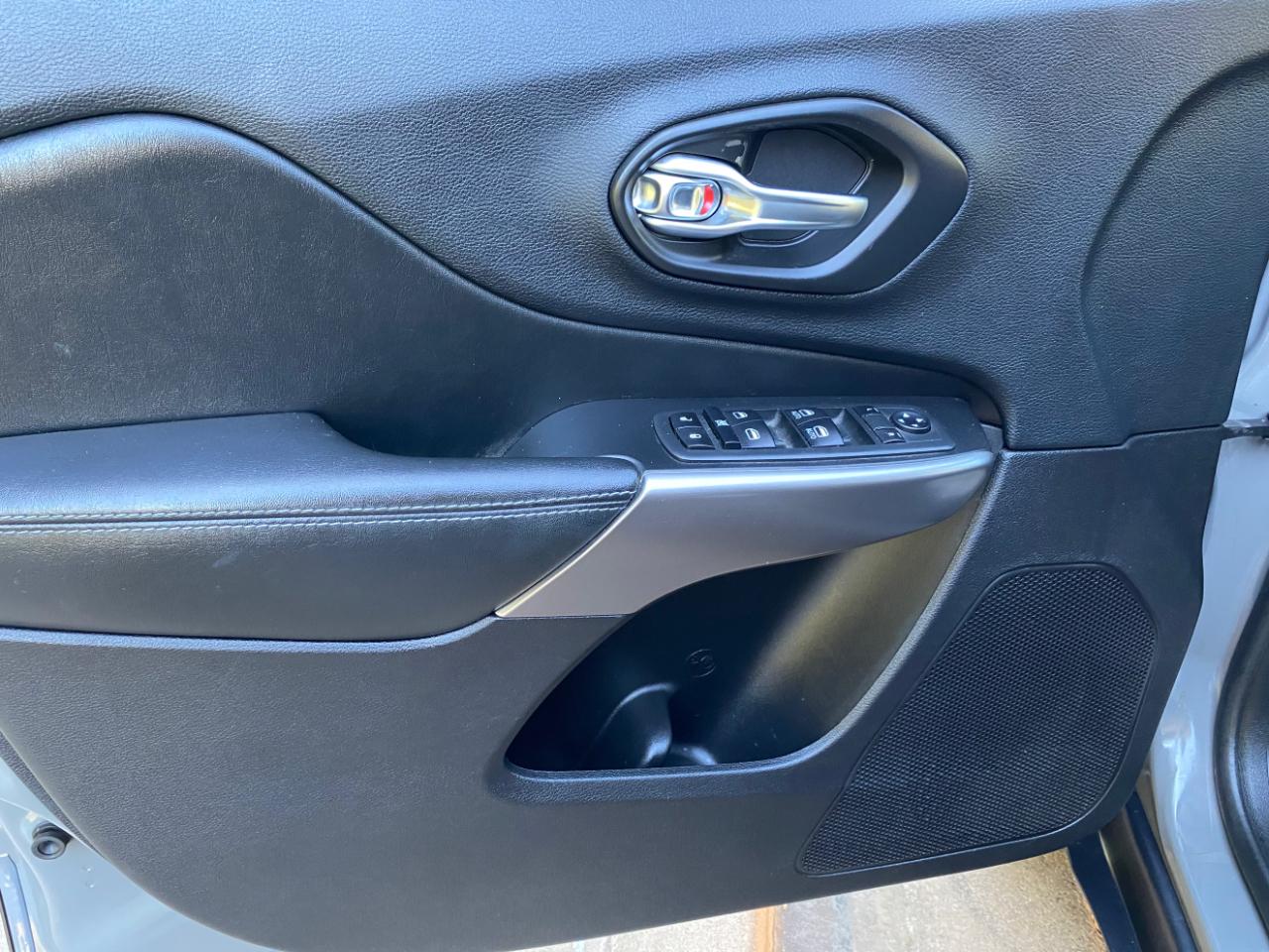 Jeep Cherokee Latitude Plus FWD 2020