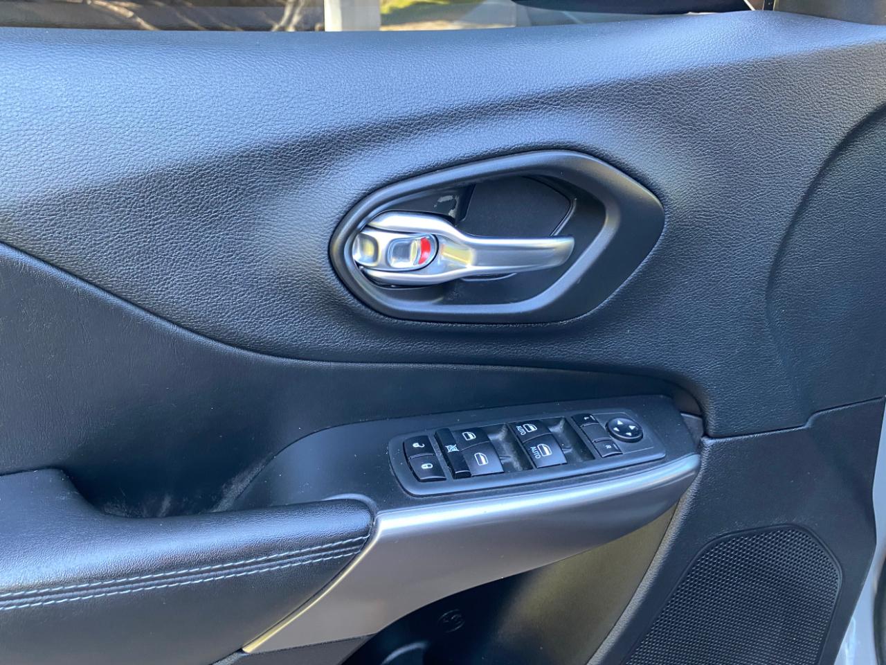 Jeep Cherokee Latitude Plus FWD 2020