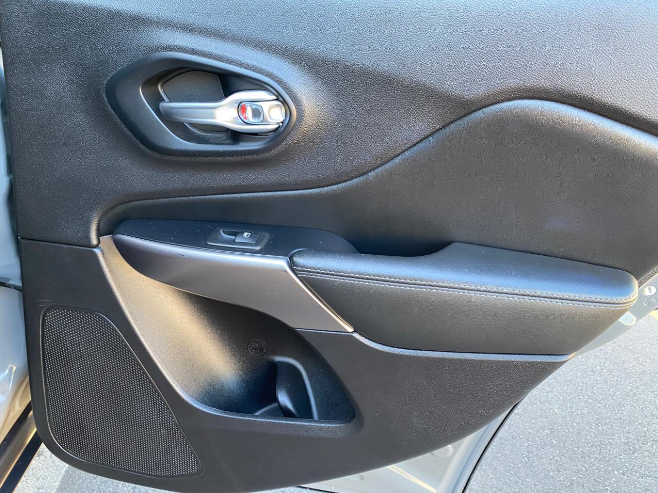 Jeep Cherokee Latitude Plus FWD 2020