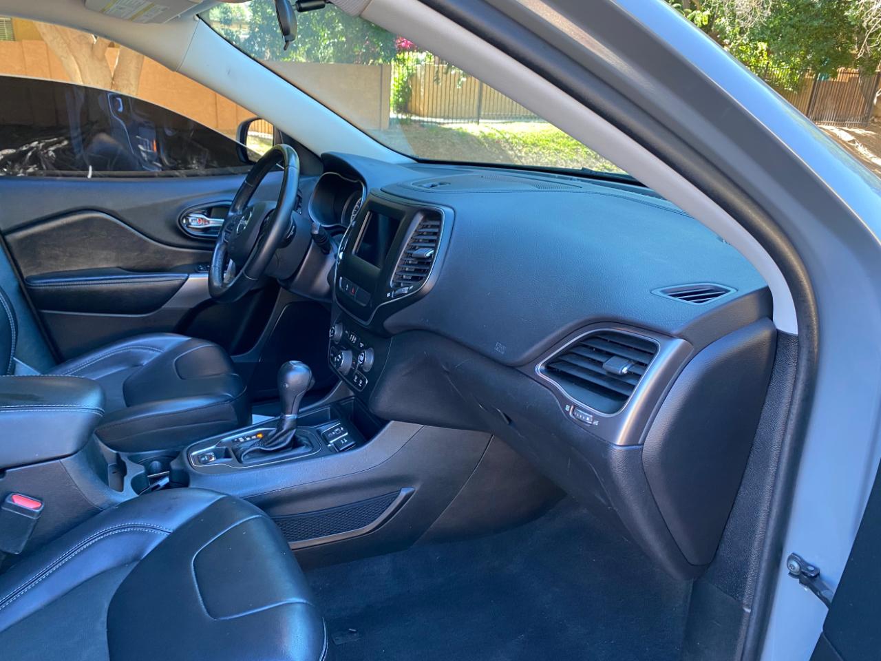 Jeep Cherokee Latitude Plus FWD 2020