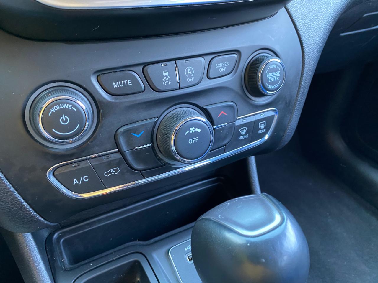 Jeep Cherokee Latitude Plus FWD 2020