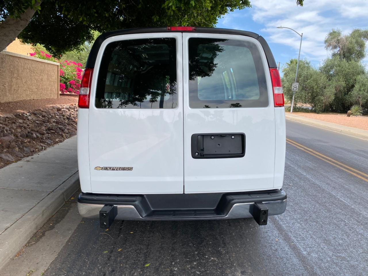 Chevrolet Express Cargo Van RWD 2500 135" 2025