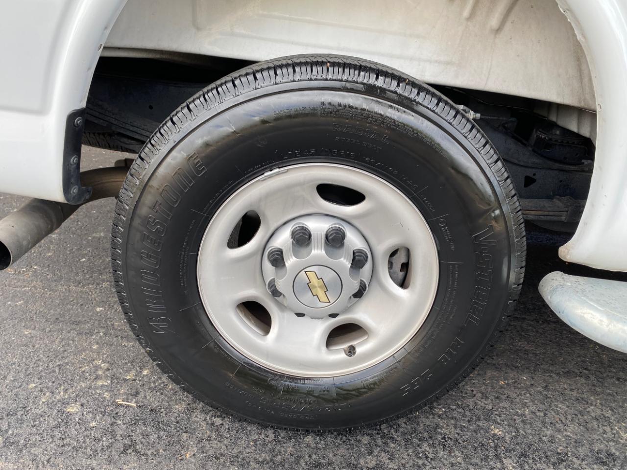Chevrolet Express Cargo Van RWD 2500 135" 2025