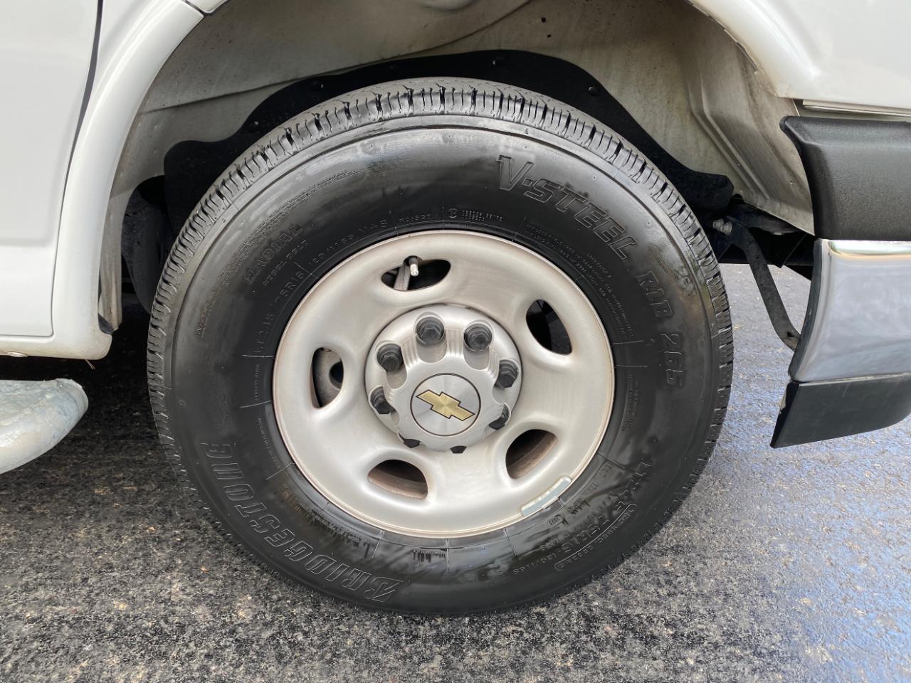 Chevrolet Express Cargo Van RWD 2500 135" 2025