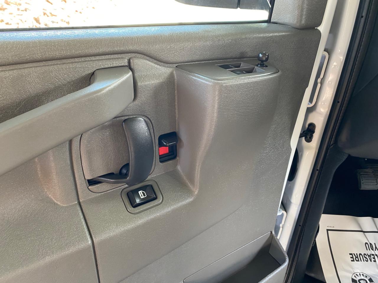 Chevrolet Express Cargo Van RWD 2500 135" 2025