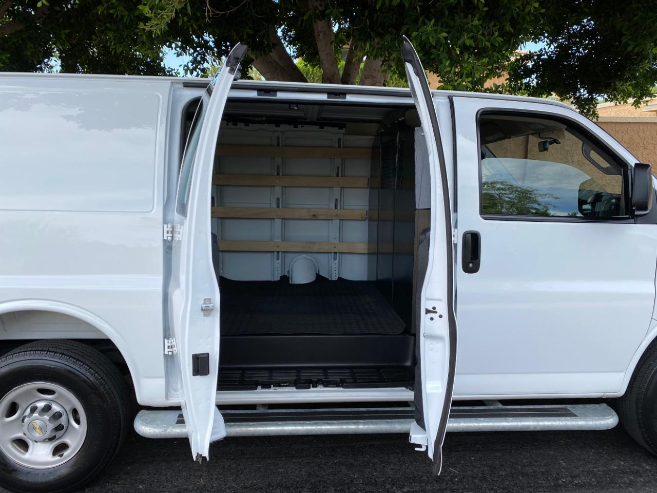 Chevrolet Express Cargo Van RWD 2500 135" 2025