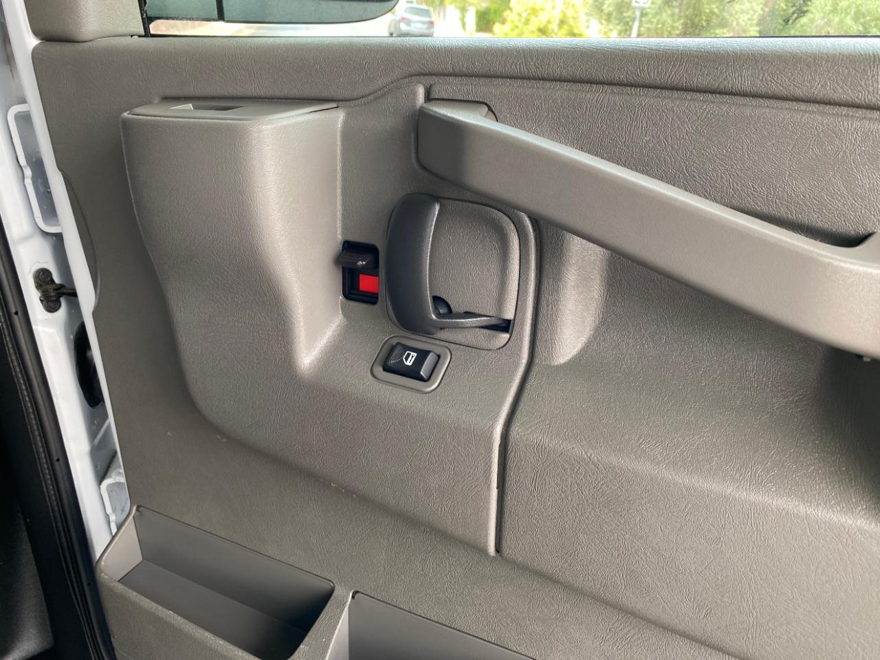 Chevrolet Express Cargo Van RWD 2500 135" 2025
