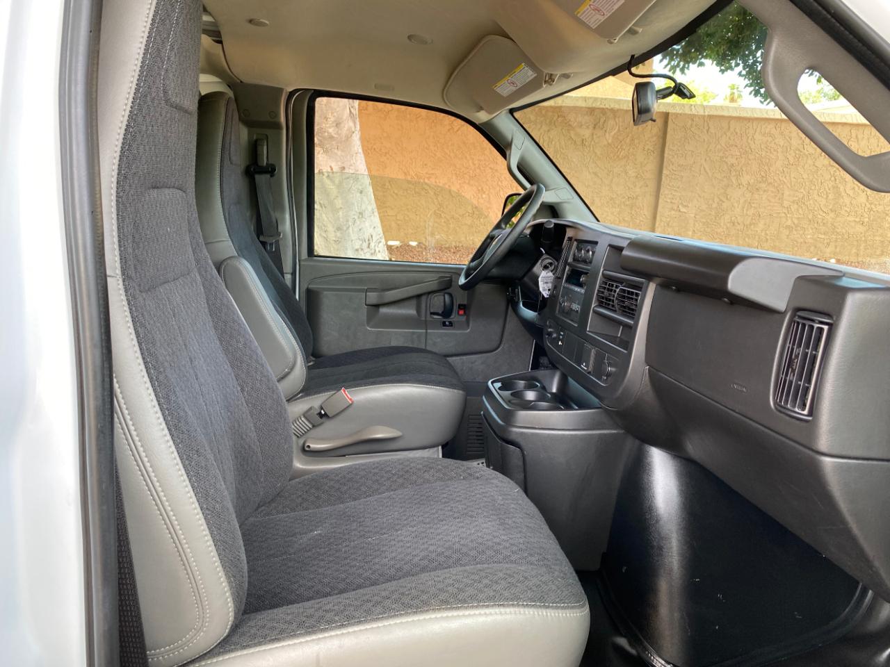Chevrolet Express Cargo Van RWD 2500 135" 2025