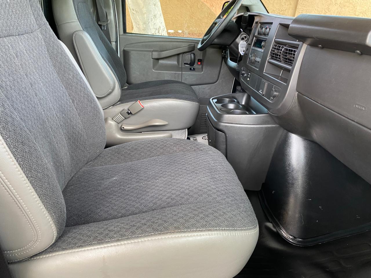 Chevrolet Express Cargo Van RWD 2500 135" 2025
