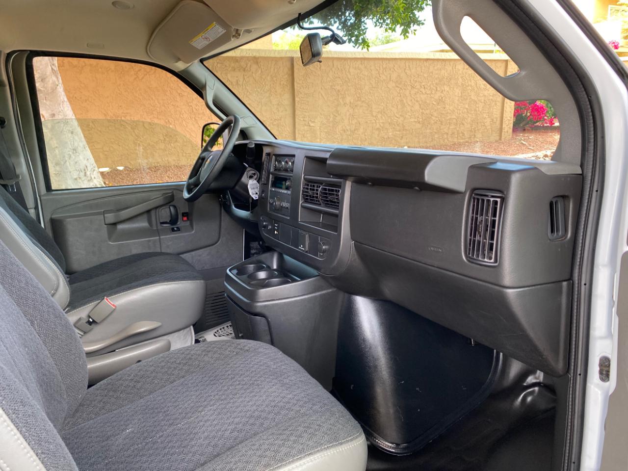 Chevrolet Express Cargo Van RWD 2500 135" 2025