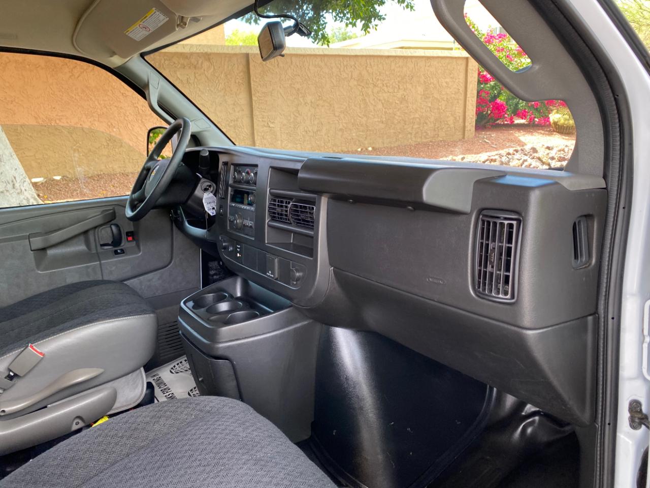 Chevrolet Express Cargo Van RWD 2500 135" 2025