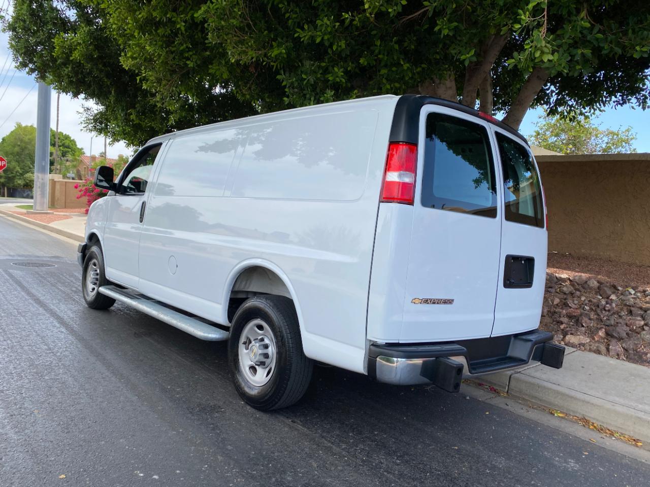 Chevrolet Express Cargo Van RWD 2500 135" 2025