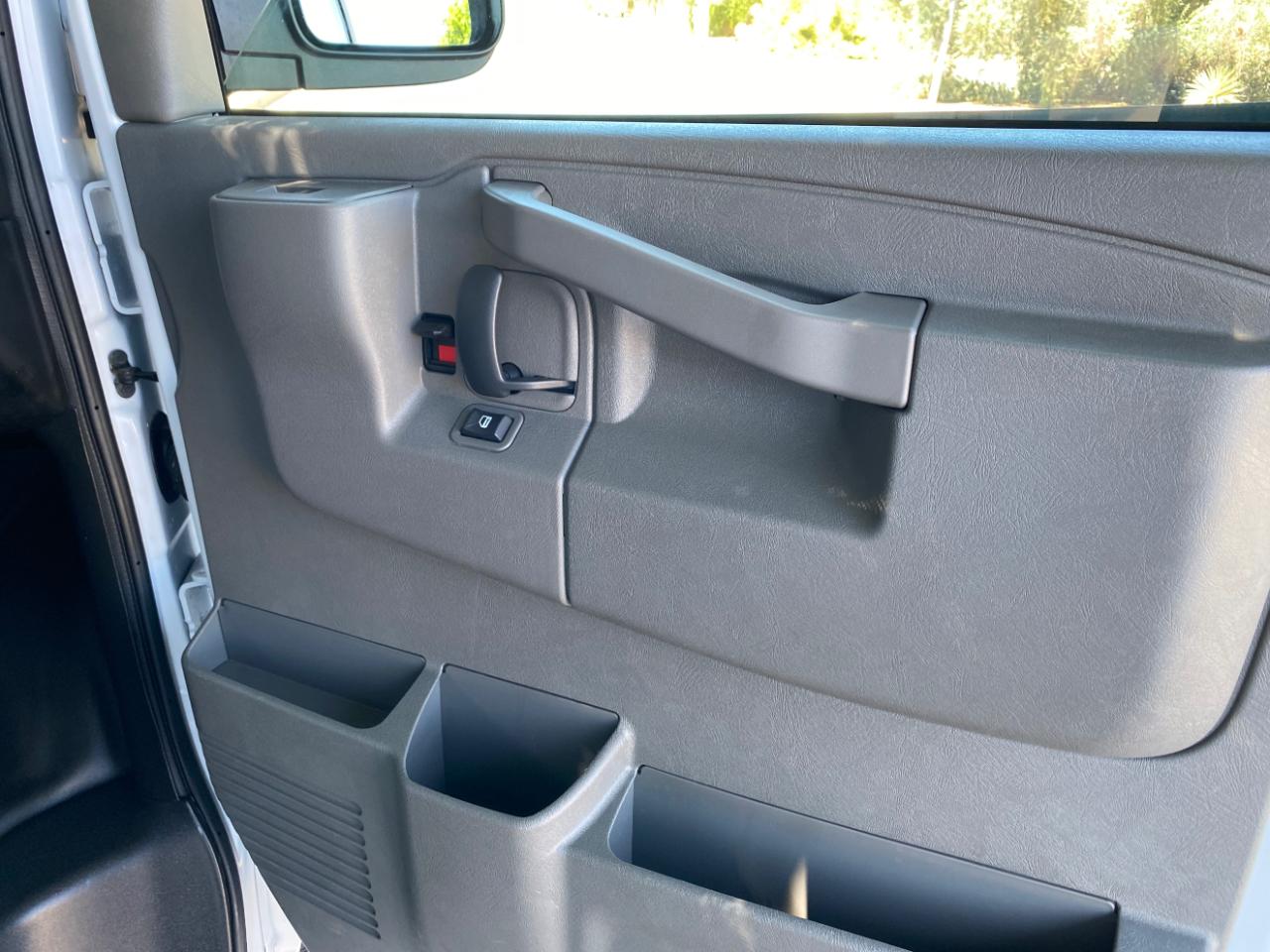Chevrolet Express Cargo Van RWD 2500 135" 2025