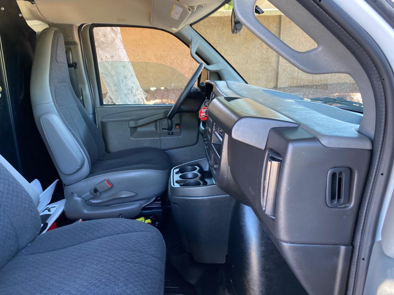 Chevrolet Express Cargo Van RWD 2500 135" 2025