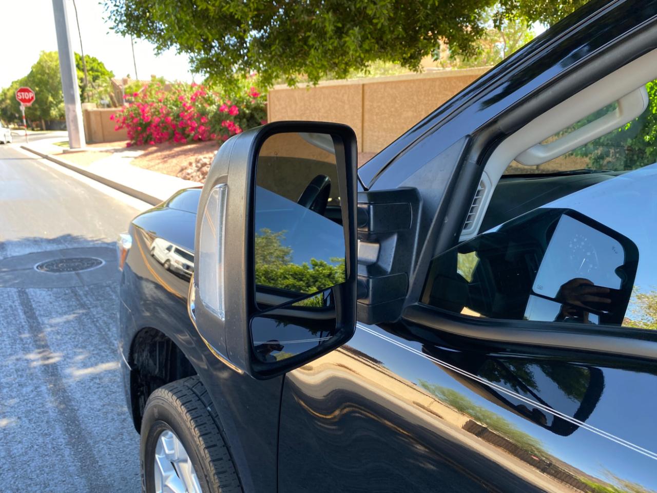 Nissan Titan XD 4x4 Crew Cab SV 2024