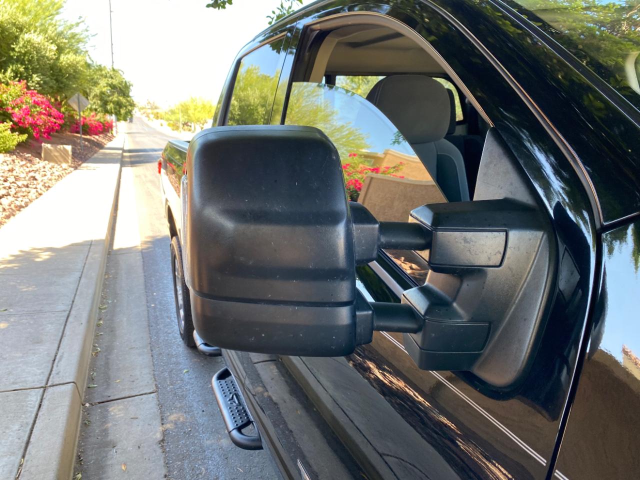 Nissan Titan XD 4x4 Crew Cab SV 2024