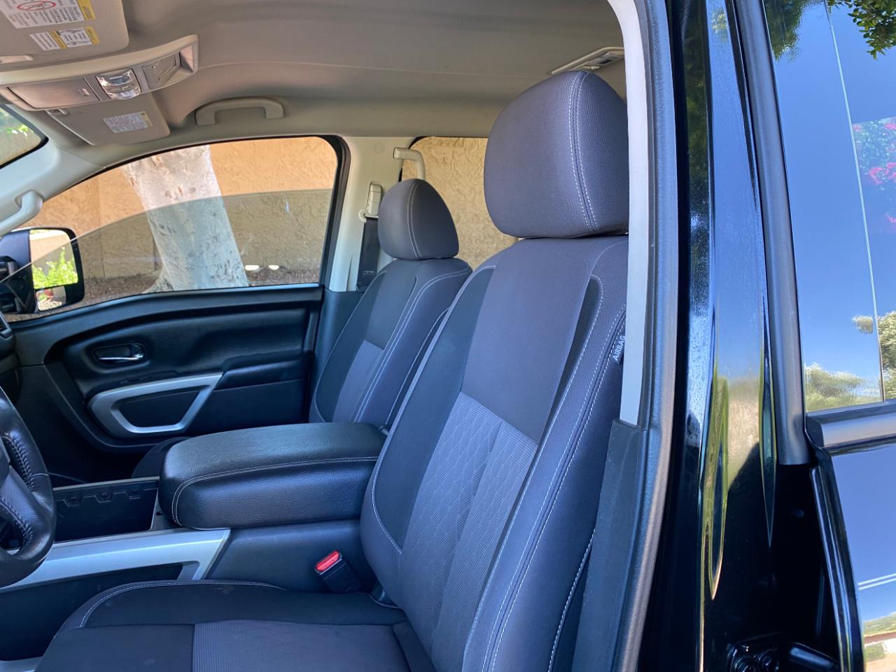 Nissan Titan XD 4x4 Crew Cab SV 2024