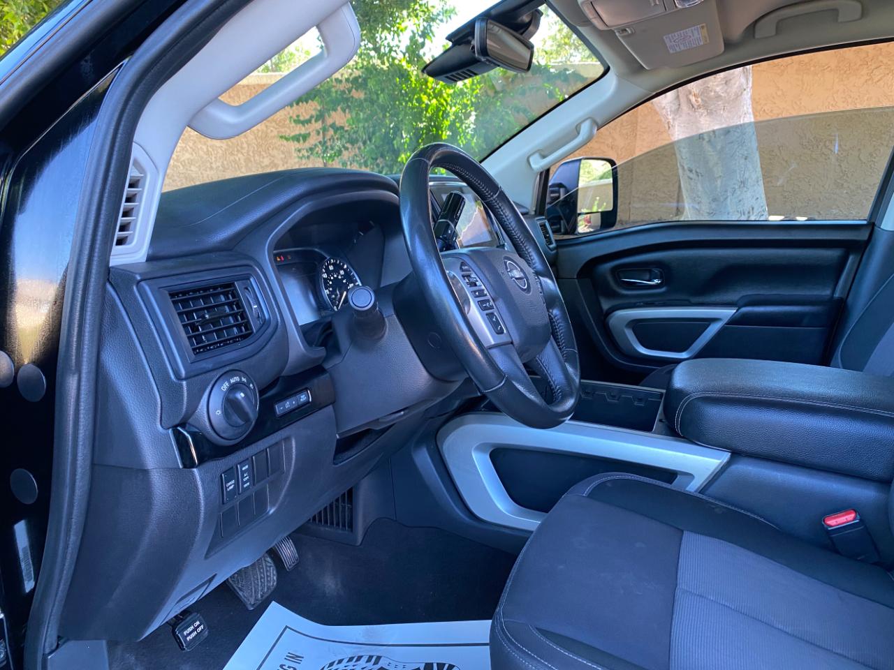Nissan Titan XD 4x4 Crew Cab SV 2024
