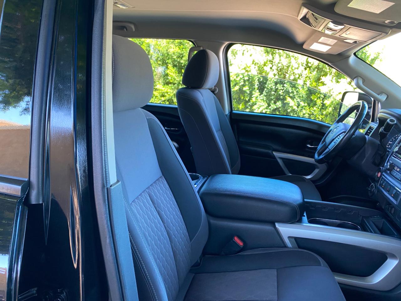 Nissan Titan XD 4x4 Crew Cab SV 2024