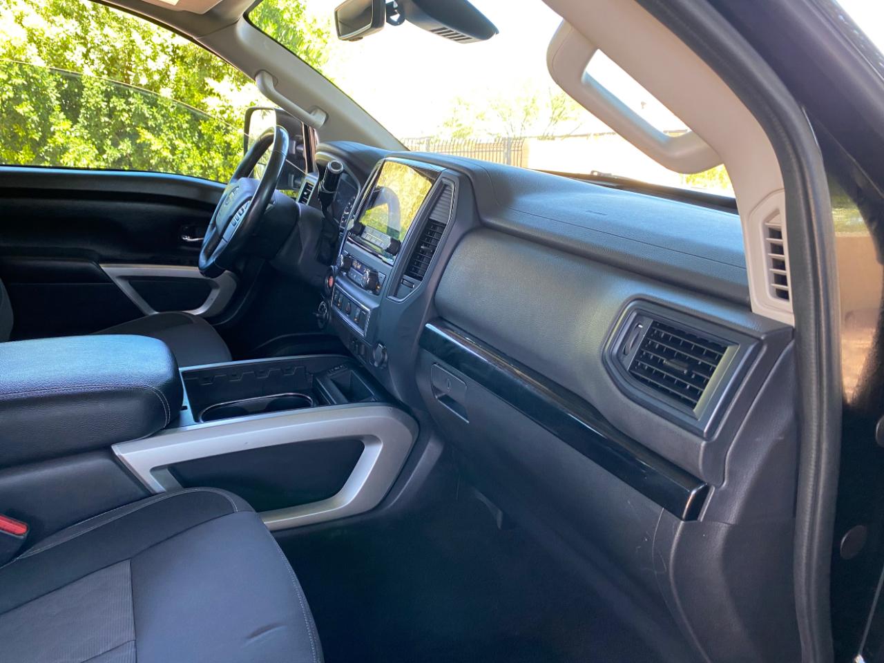 Nissan Titan XD 4x4 Crew Cab SV 2024