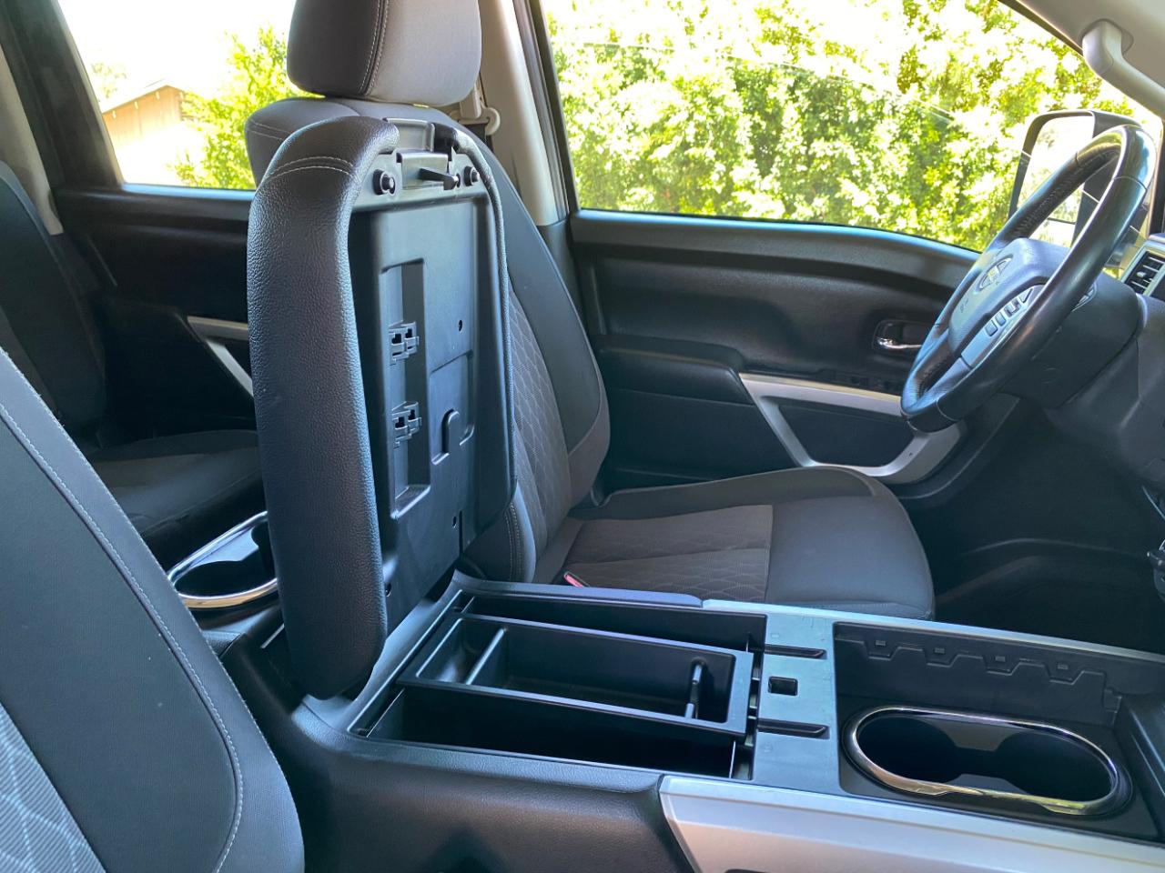 Nissan Titan XD 4x4 Crew Cab SV 2024