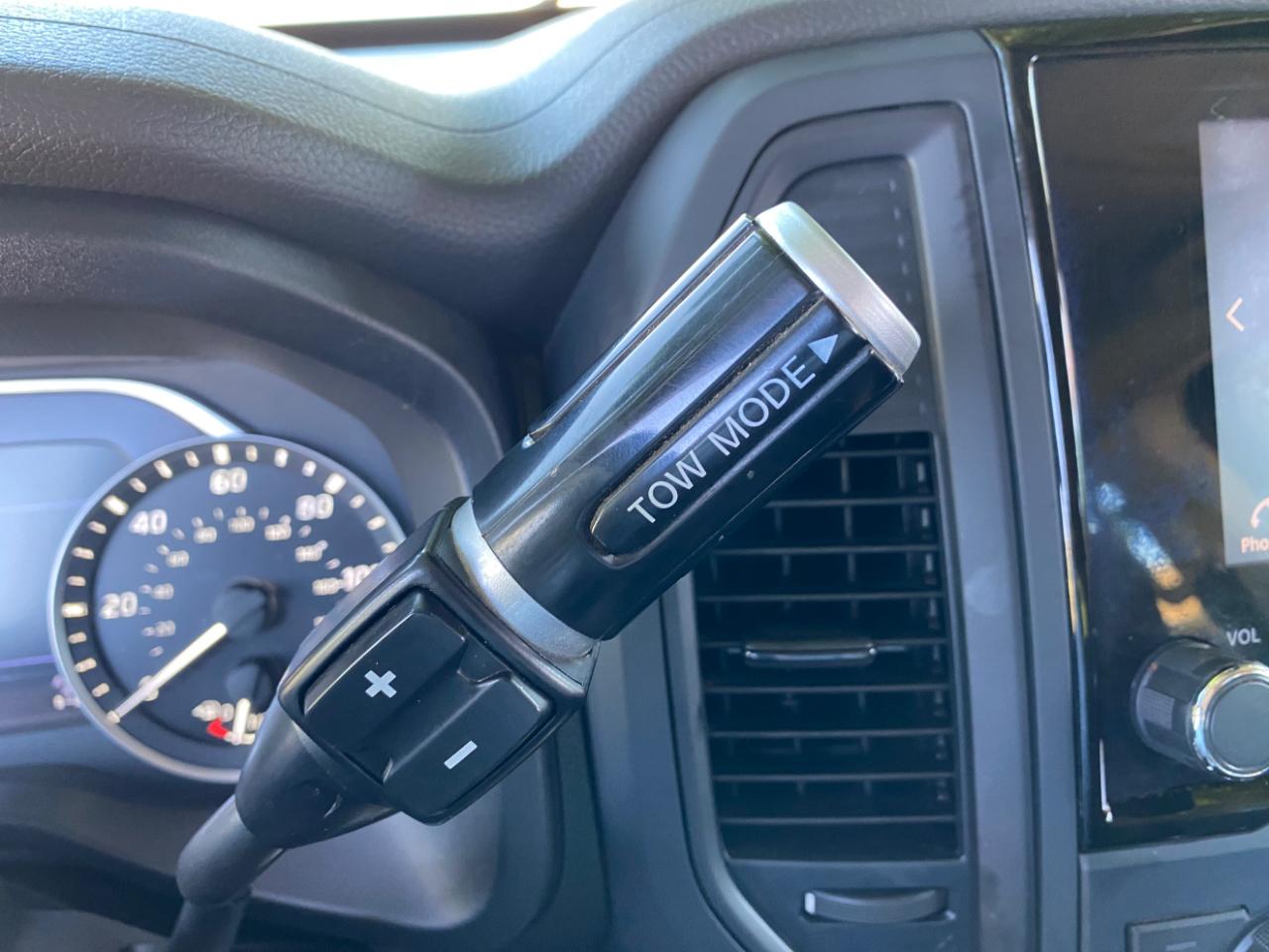 Nissan Titan XD 4x4 Crew Cab SV 2024
