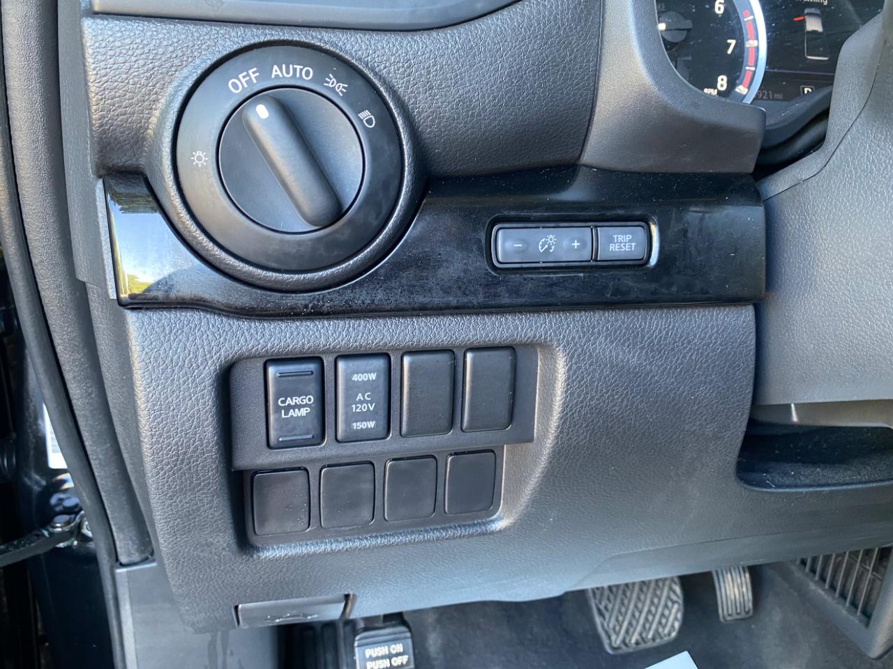 Nissan Titan XD 4x4 Crew Cab SV 2024