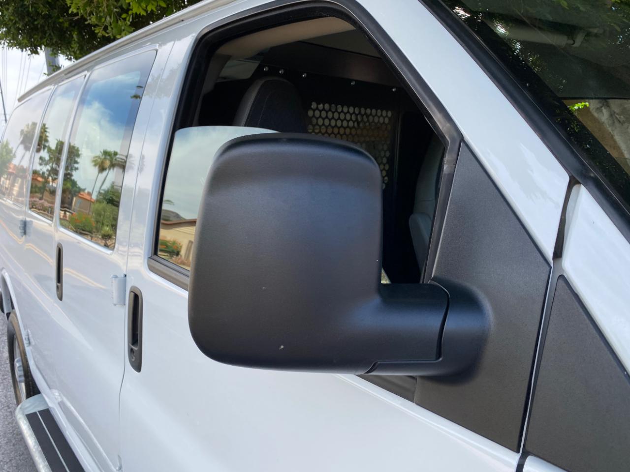 Chevrolet Express Cargo Van RWD 2500 135" 2025