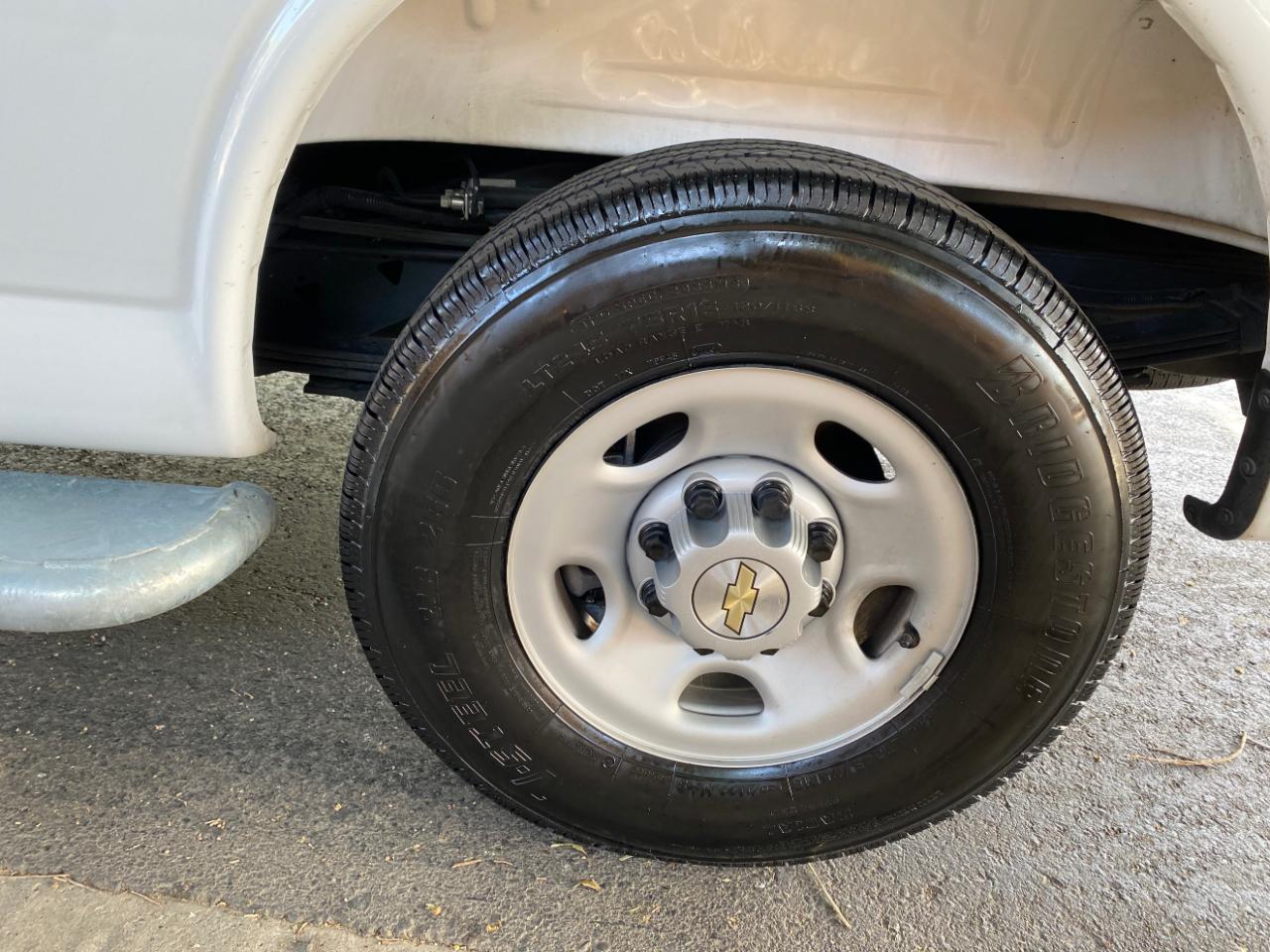 Chevrolet Express Cargo Van RWD 2500 135" 2025