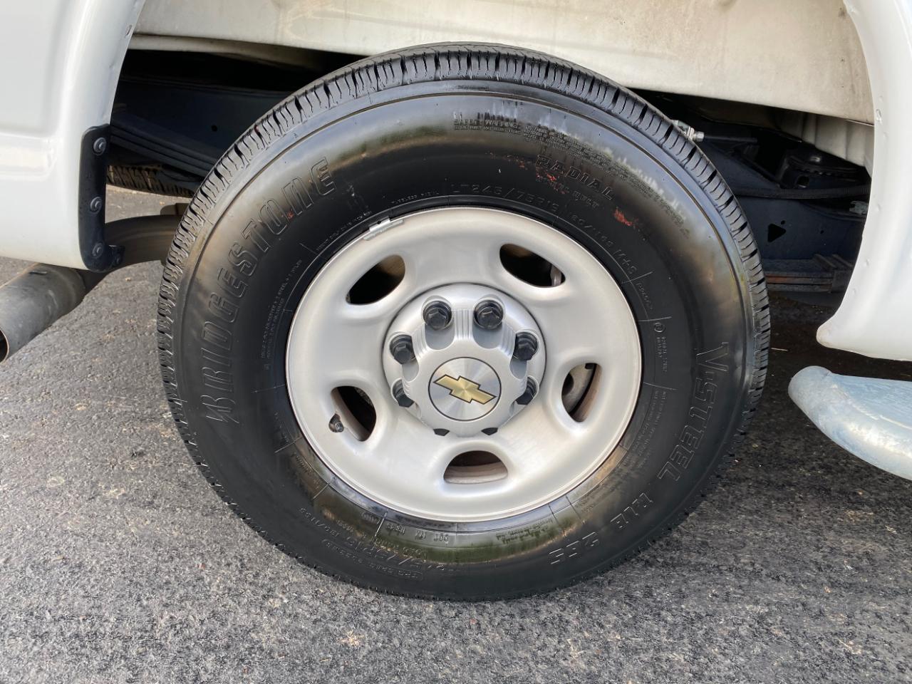 Chevrolet Express Cargo Van RWD 2500 135" 2025
