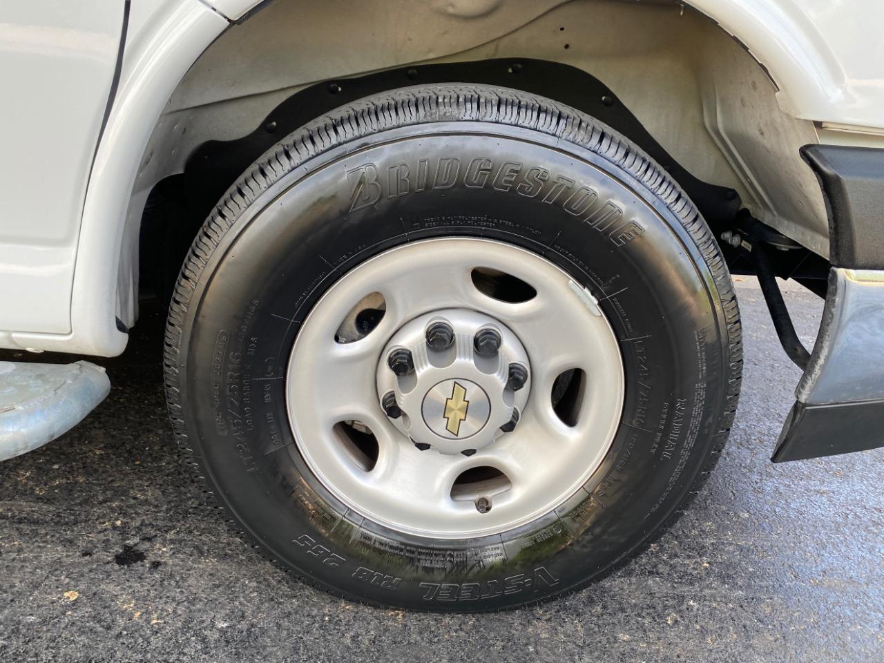 Chevrolet Express Cargo Van RWD 2500 135" 2025