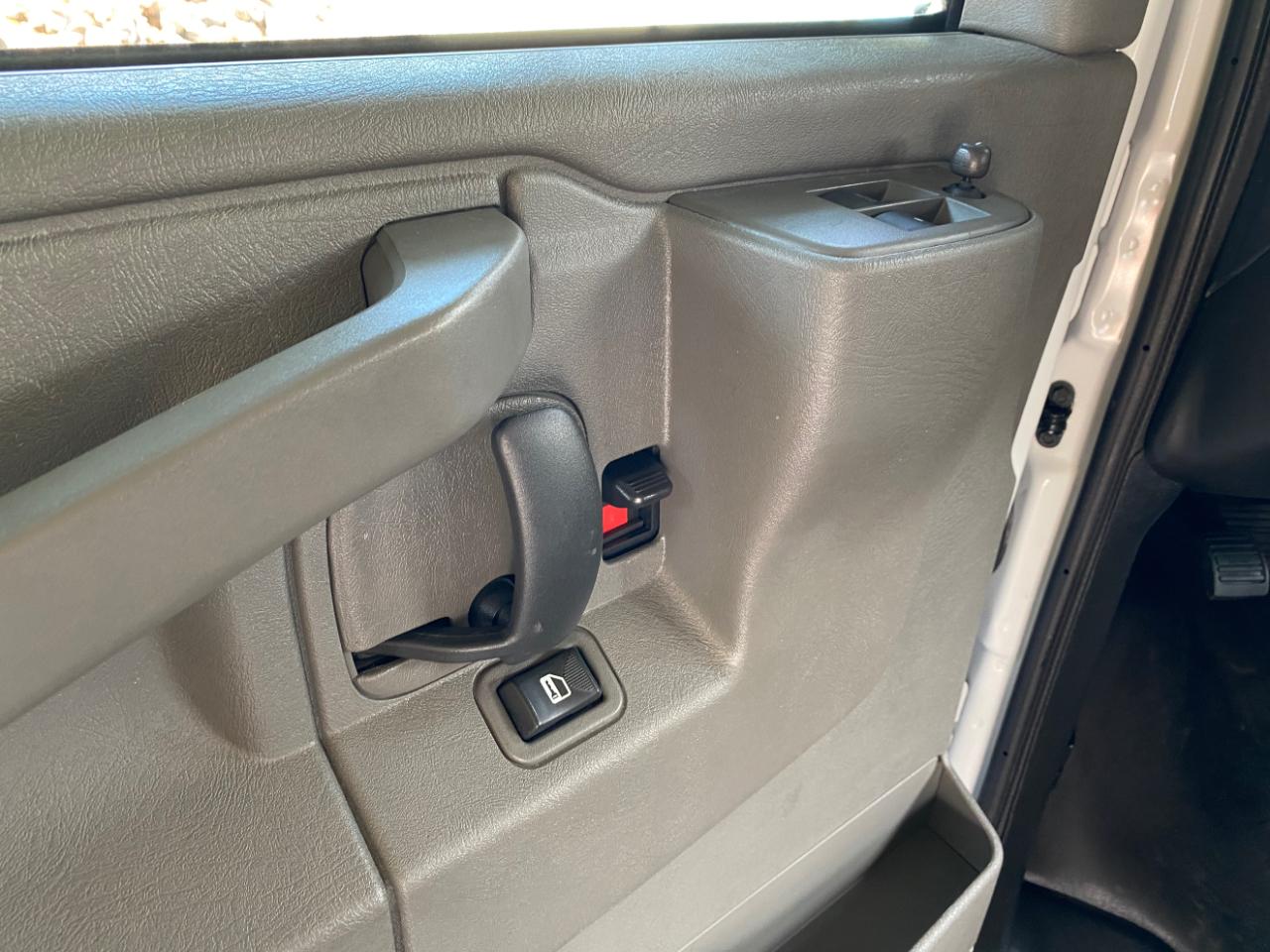 Chevrolet Express Cargo Van RWD 2500 135" 2025