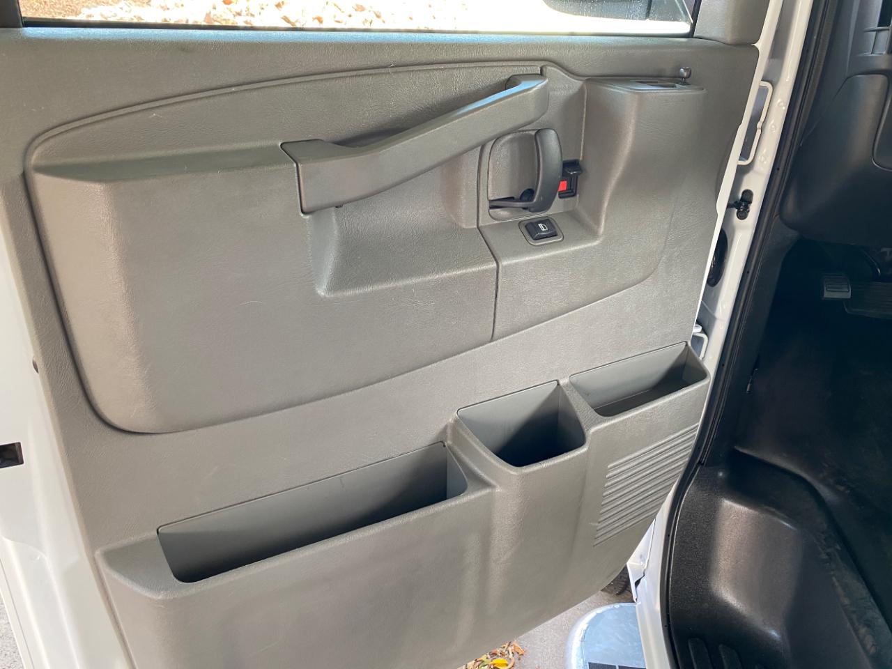 Chevrolet Express Cargo Van RWD 2500 135" 2025