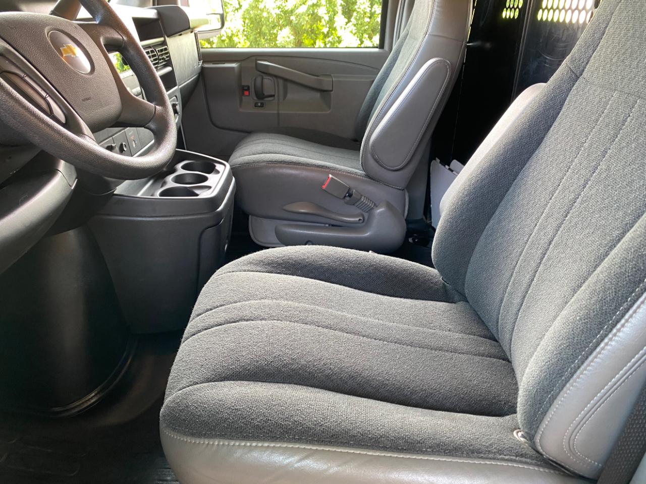 Chevrolet Express Cargo Van RWD 2500 135" 2025
