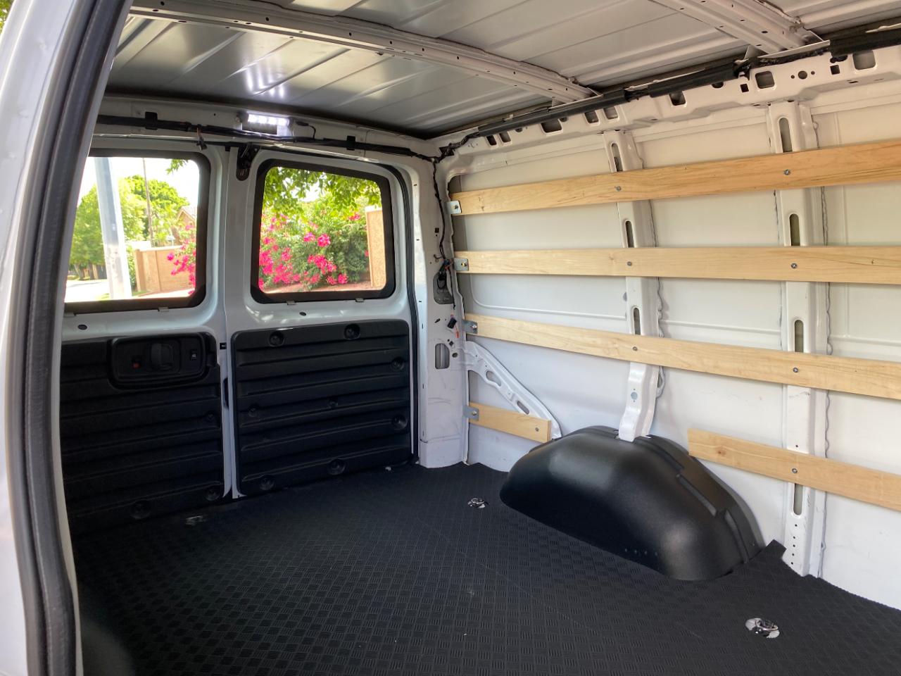 Chevrolet Express Cargo Van RWD 2500 135" 2025