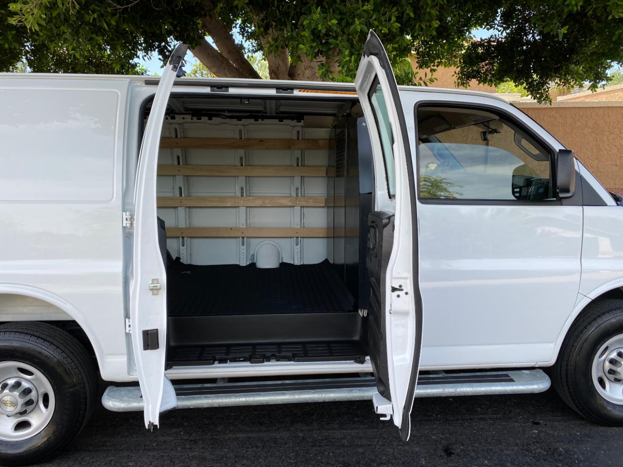 Chevrolet Express Cargo Van RWD 2500 135" 2025