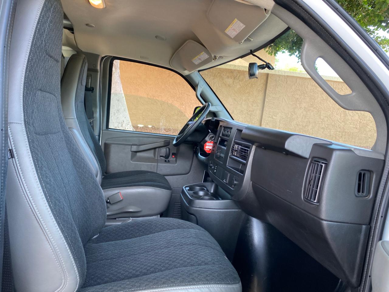 Chevrolet Express Cargo Van RWD 2500 135" 2025