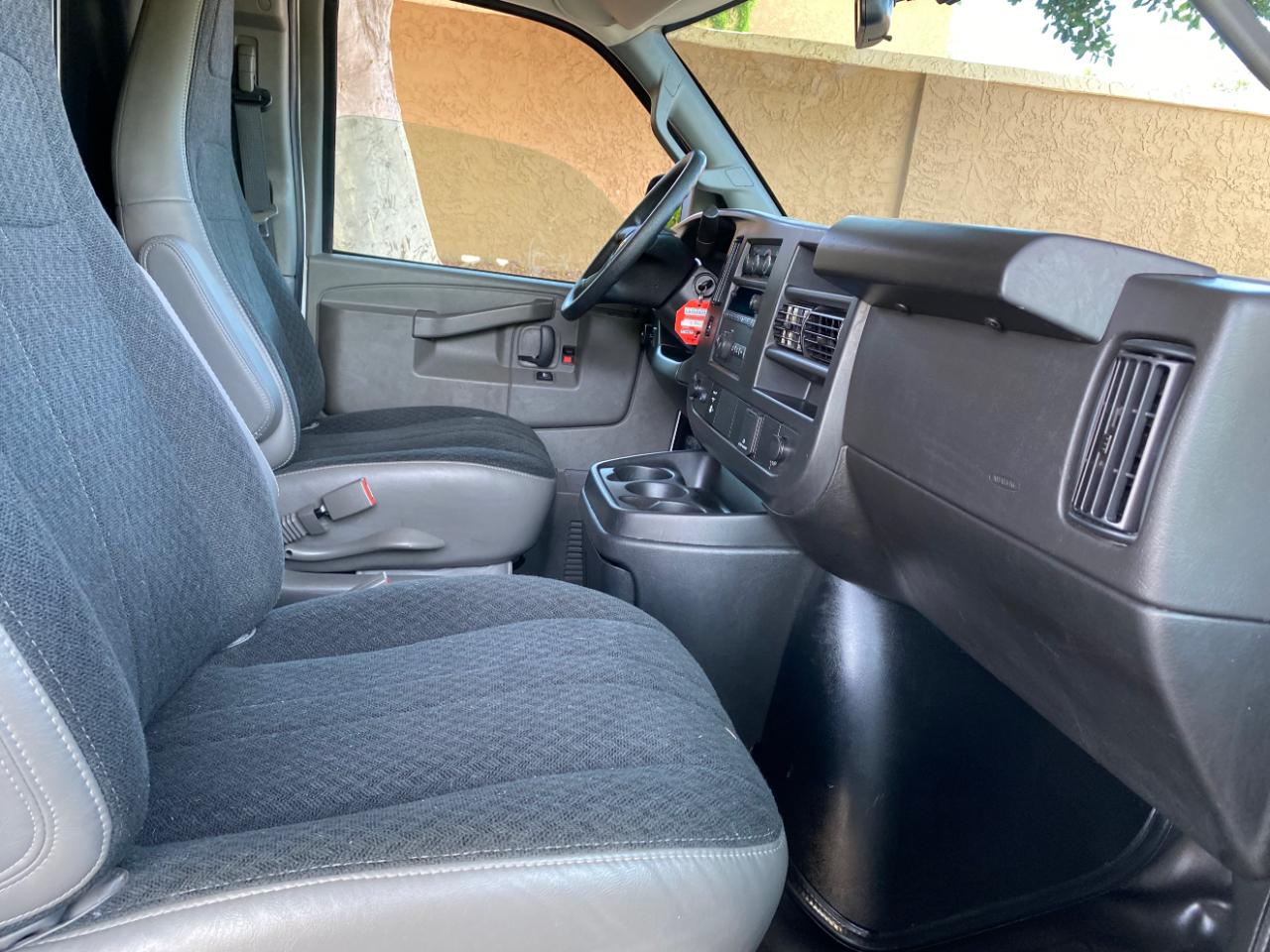 Chevrolet Express Cargo Van RWD 2500 135" 2025