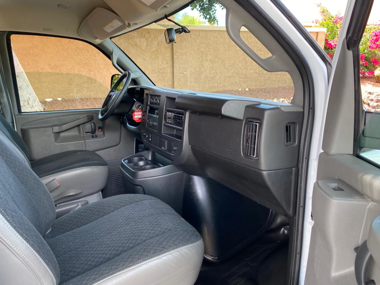 Chevrolet Express Cargo Van RWD 2500 135" 2025