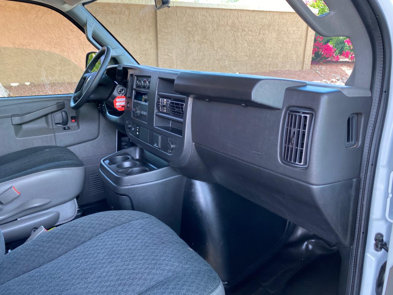 Chevrolet Express Cargo Van RWD 2500 135" 2025