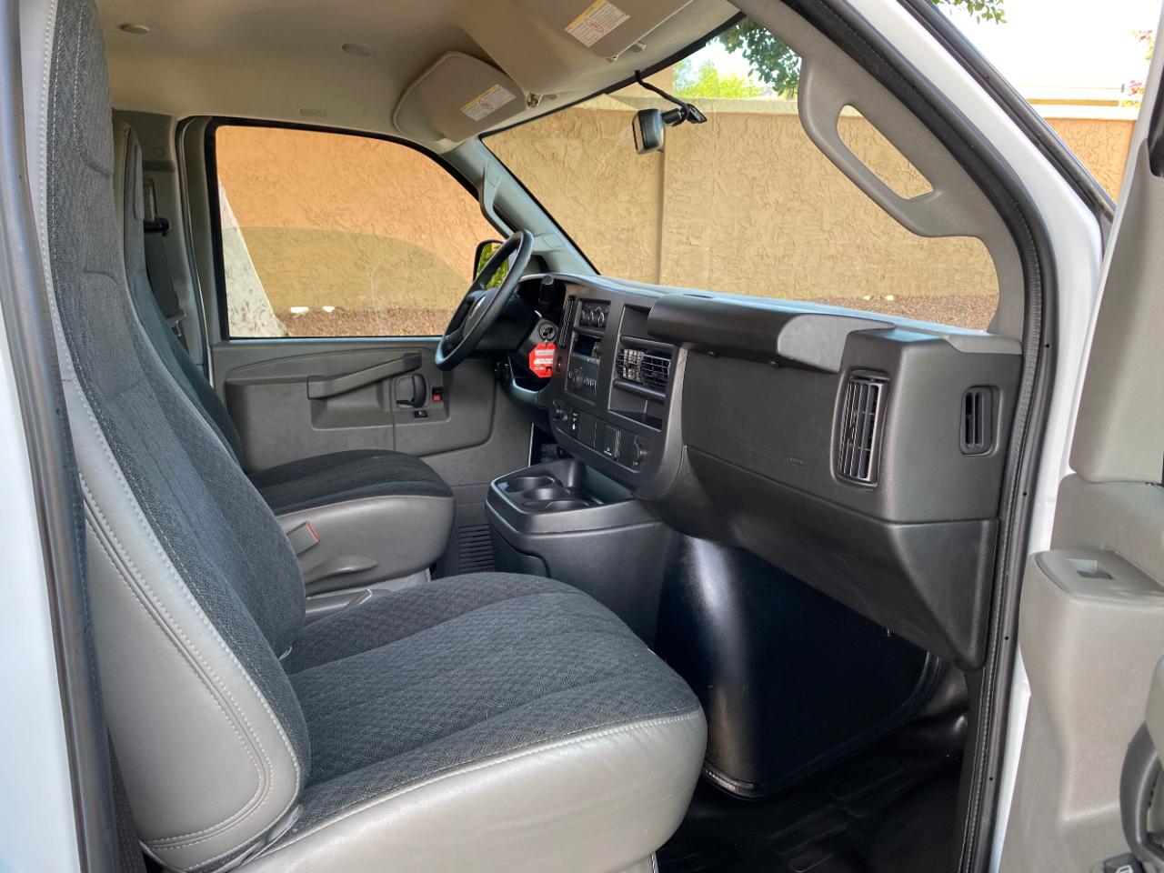 Chevrolet Express Cargo Van RWD 2500 135" 2025