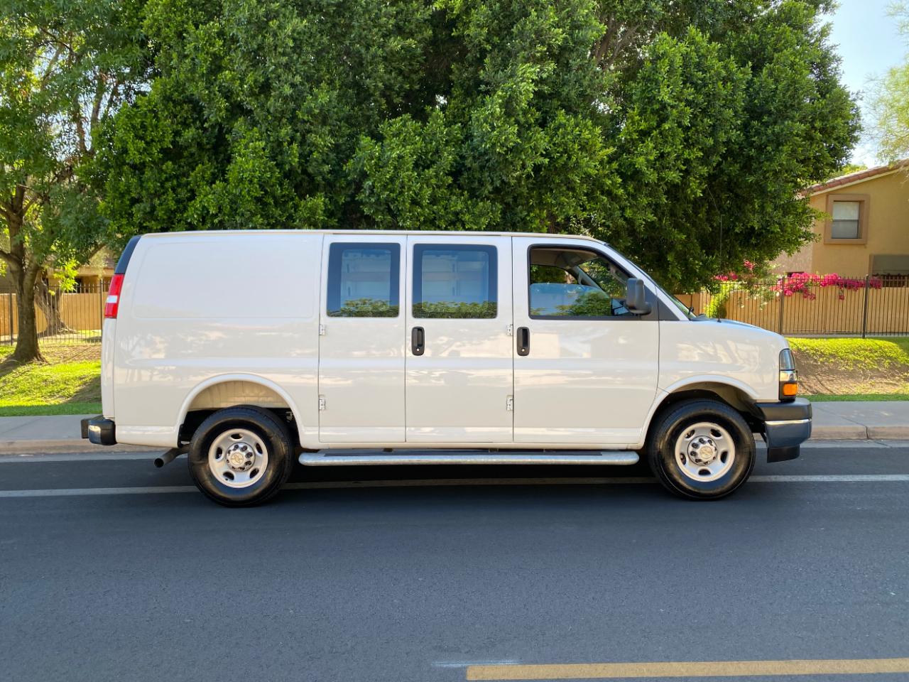 Chevrolet Express Cargo Van RWD 2500 135" 2025